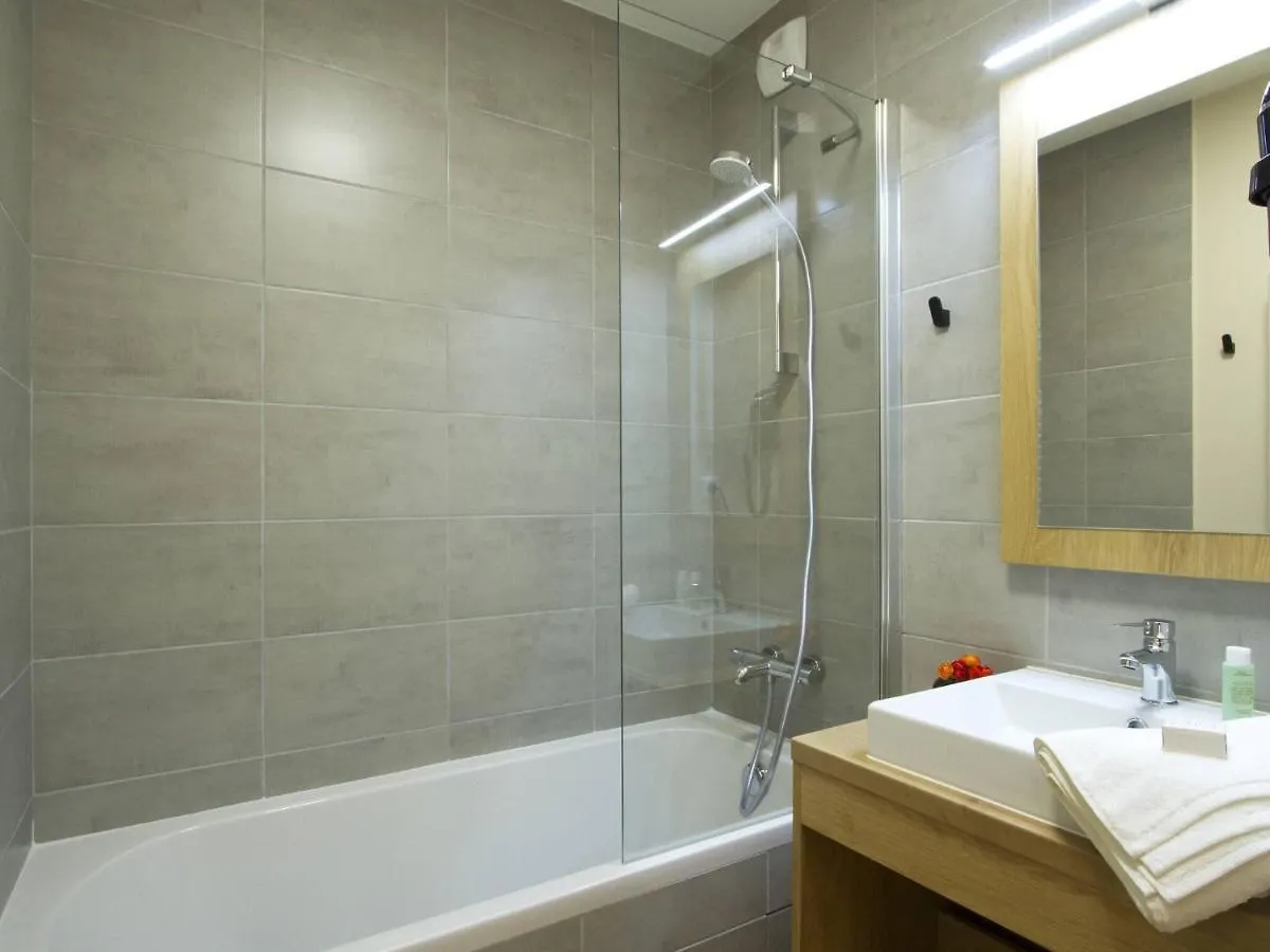 Modern Apartment With Sleeping Niche In Alpe D'Huez  Huez